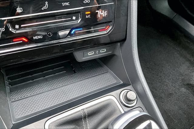 Used 2025 Volkswagen Jetta SE FWD image 14