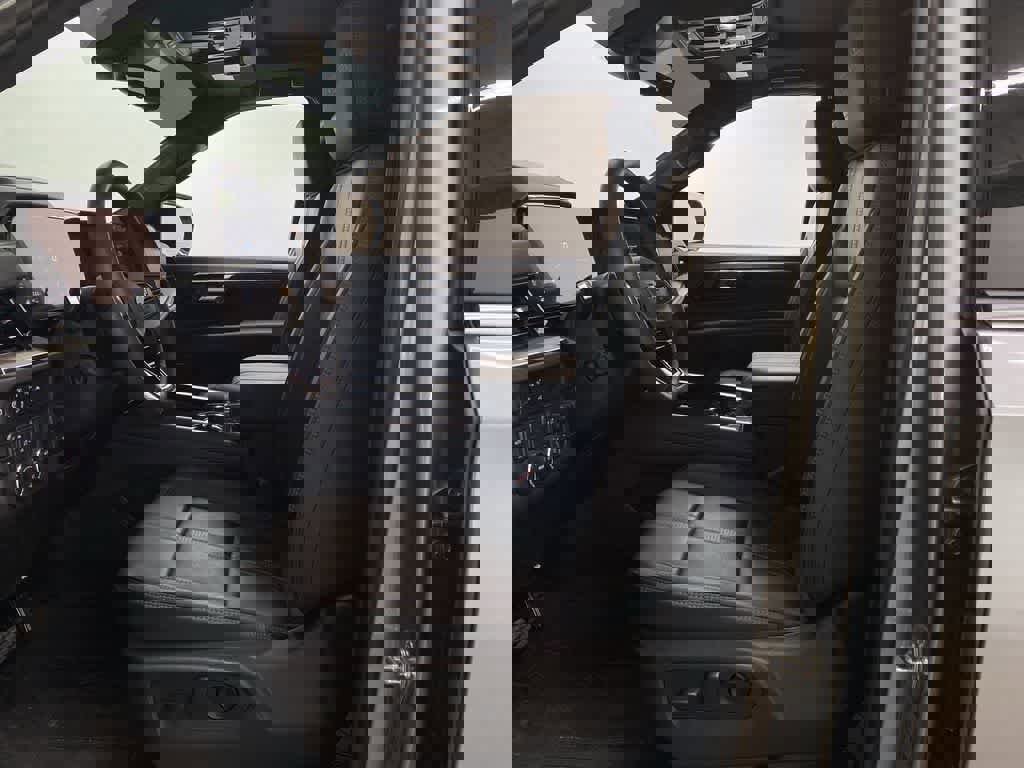 Used 2025 Chevrolet Tahoe High Country image 14