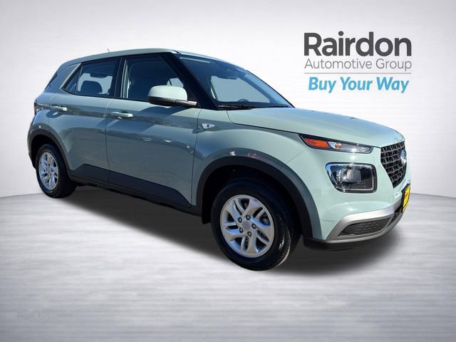 Used 2025 Hyundai Venue SE image 1