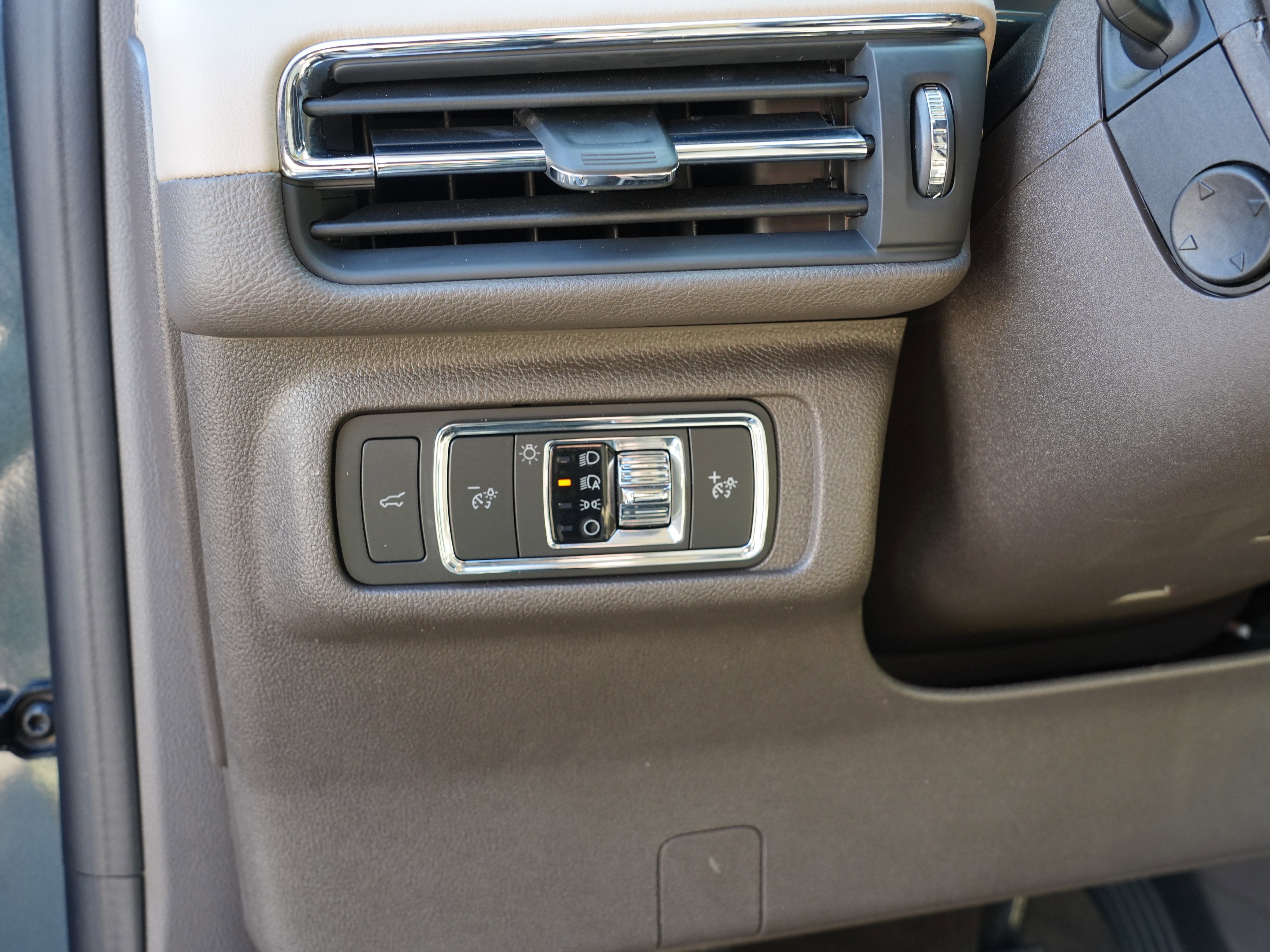 Used 2022 Lincoln Corsair Reserve w/ Elements Package image 21