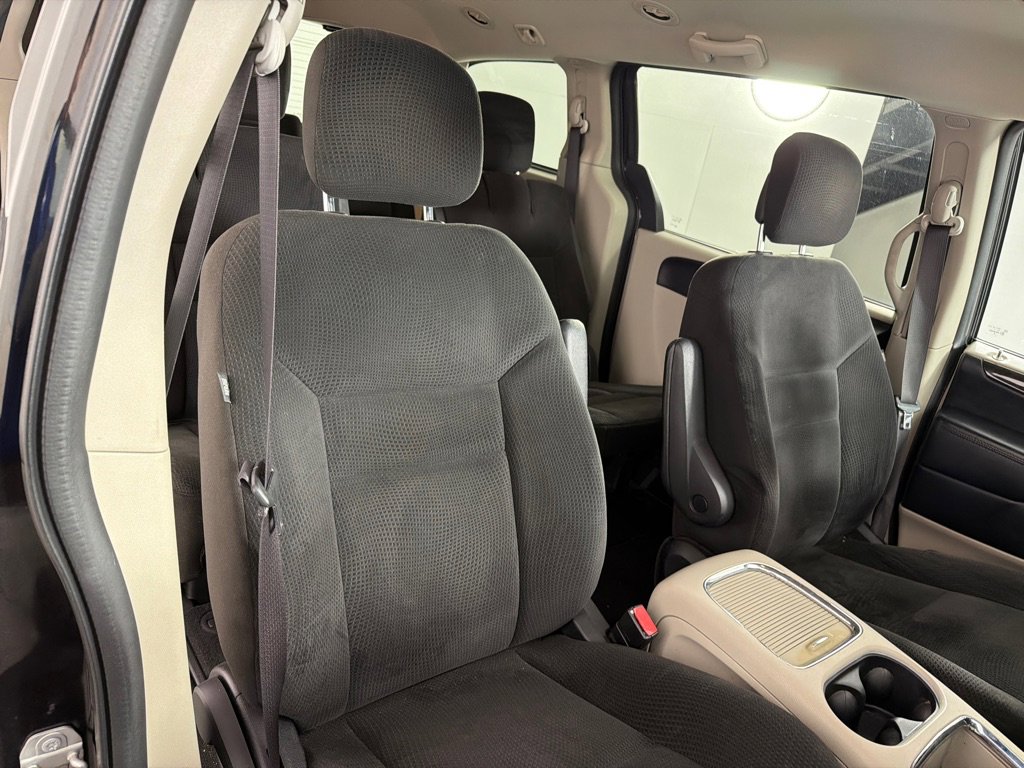 Used 2016 Dodge Grand Caravan SXT image 23