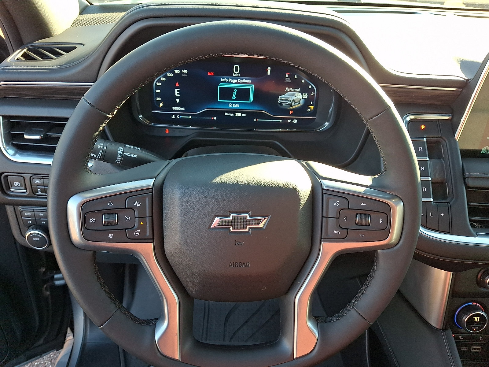 Used 2024 Chevrolet Suburban Z71 w/ Luxury Package AWD/4WD image 21