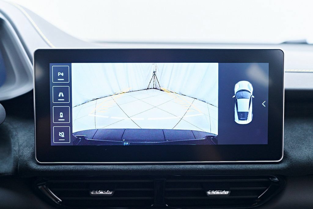 Used 2025 Lotus Emira RWD image 75