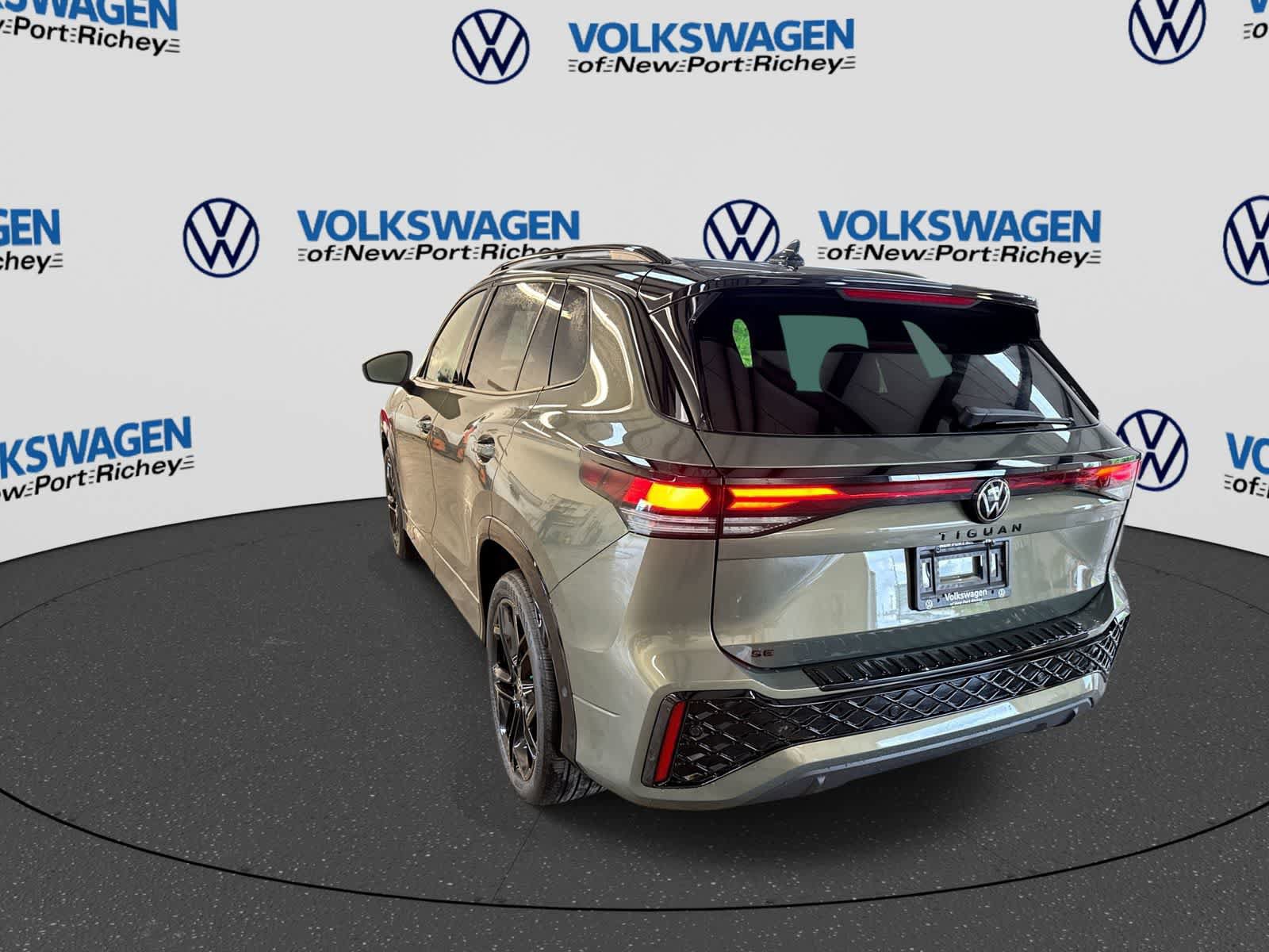 New 2026 Volkswagen Tiguan SE R-Line FWD image 12