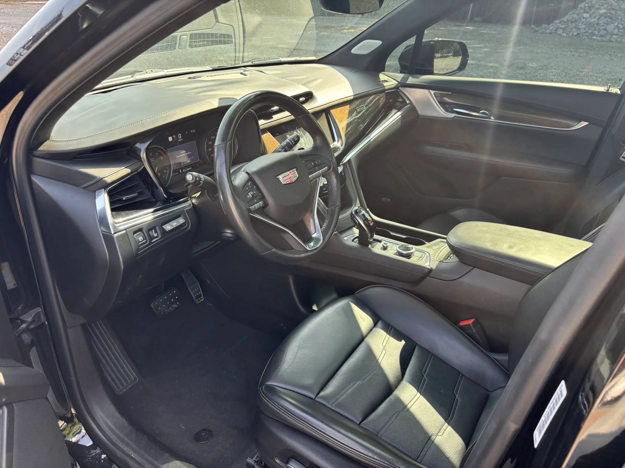 Used 2020 Cadillac XT6 Premium Luxury w/ Platinum Package FWD image 11