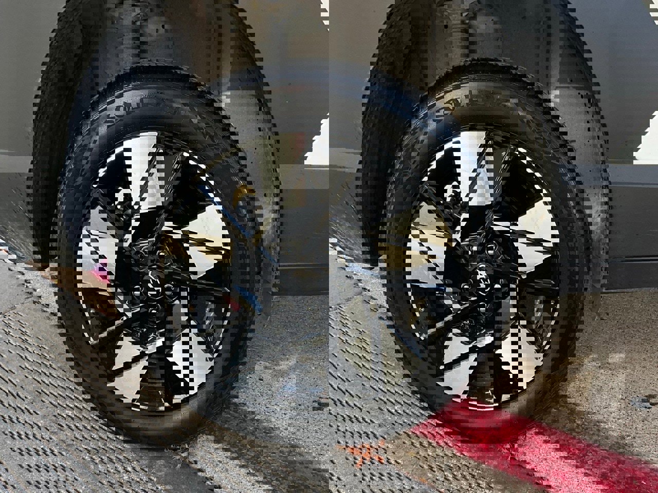 Used 2025 Hyundai Kona SEL image 9