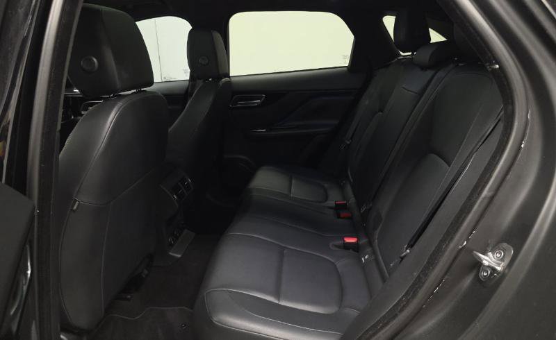 Used 2020 Jaguar F-PACE Premium image 15