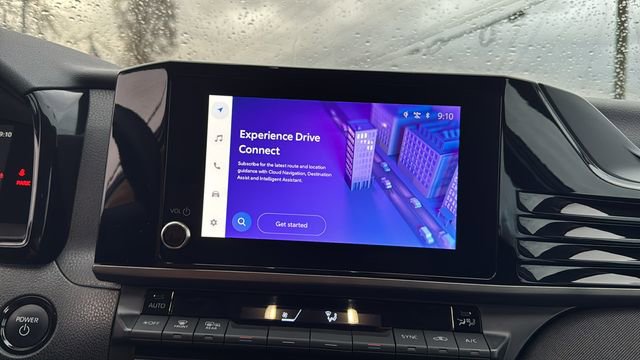 Used 2025 Toyota Camry LE image 4