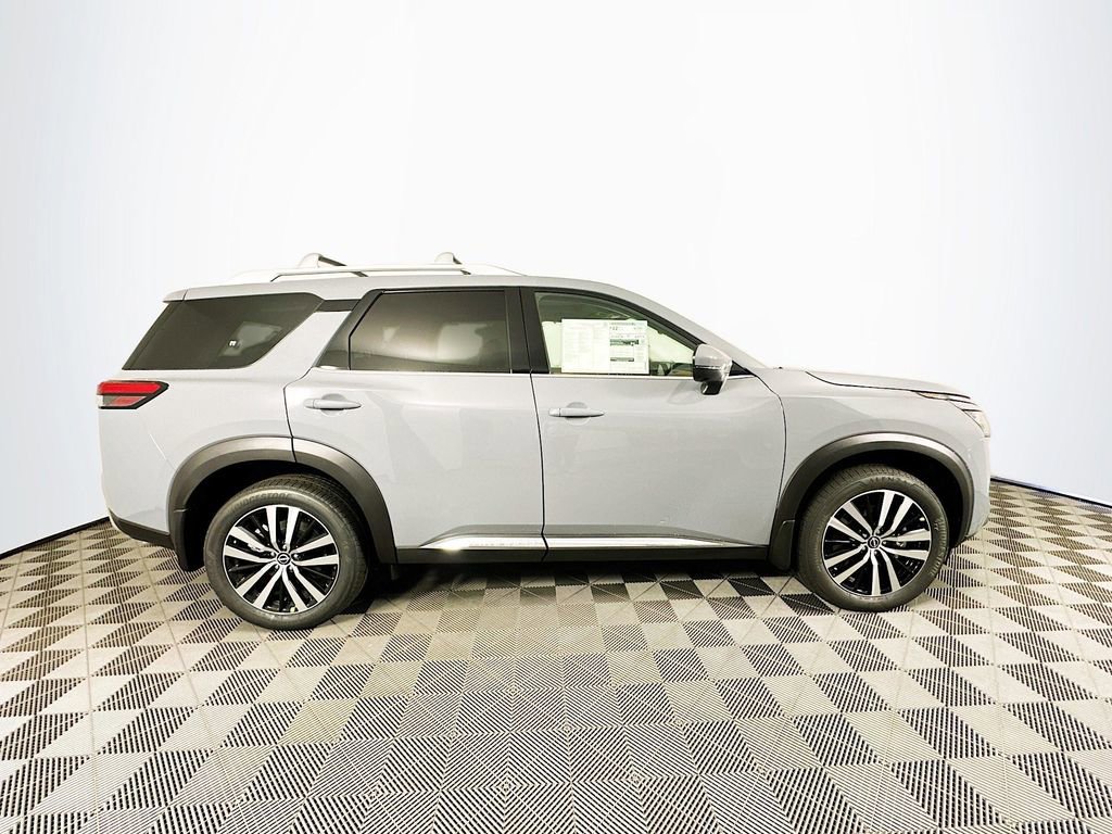 New 2025 Nissan Pathfinder Platinum w/ Black Appearance Package image 11