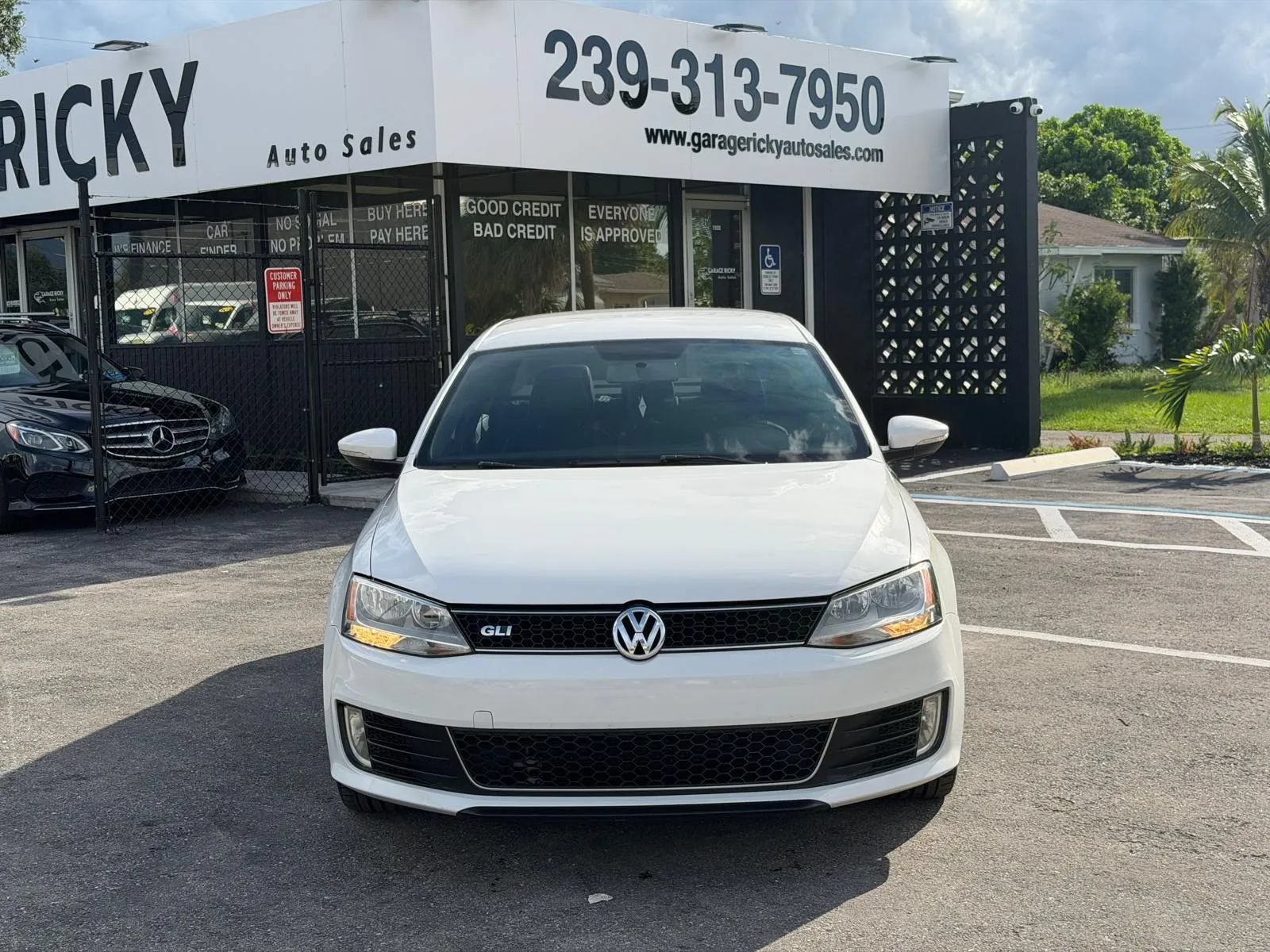 Used 2012 Volkswagen Jetta GLI FWD image 2