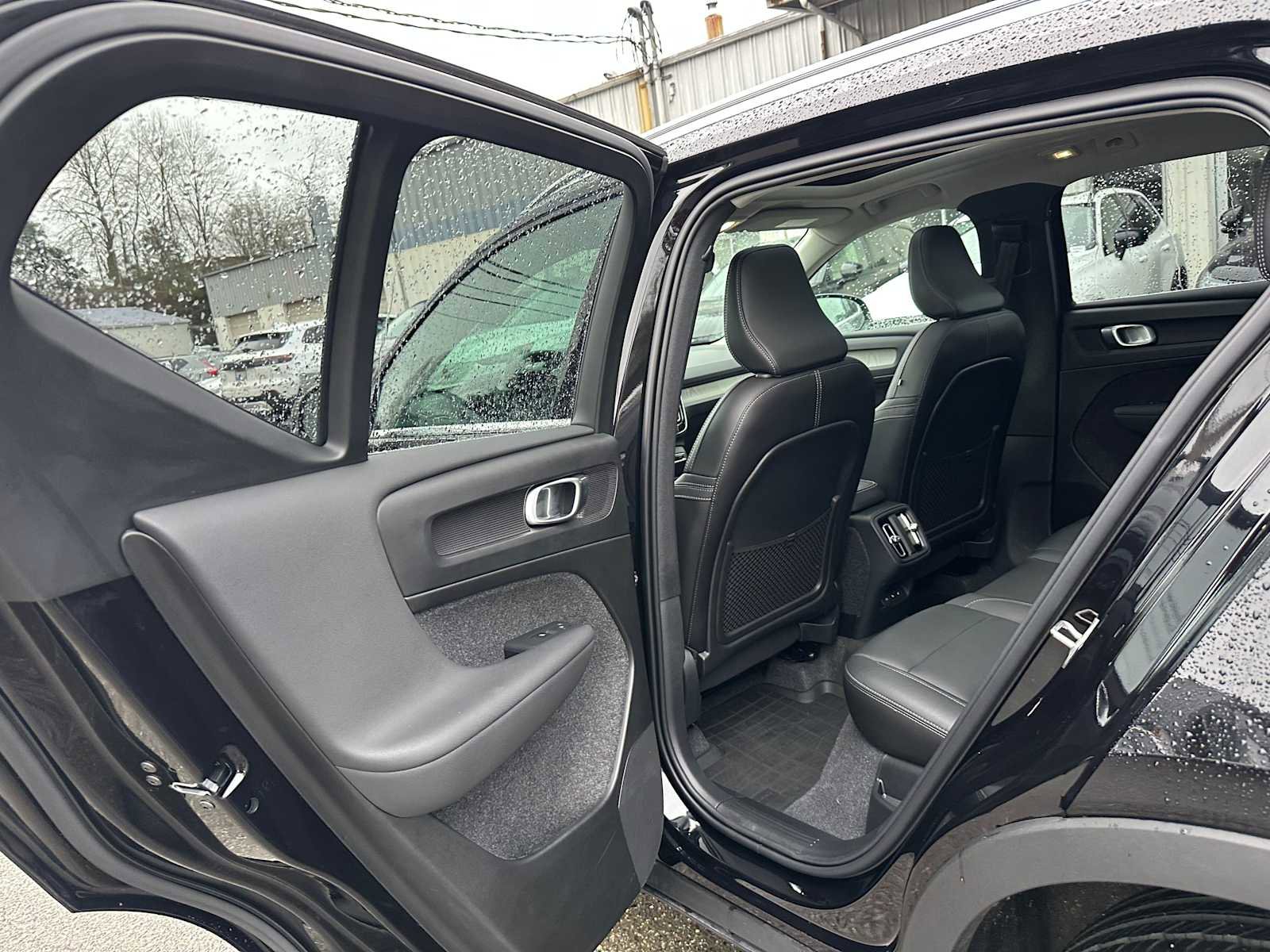 Used 2025 Volvo XC40 B5 Core w/ Protection Package Premier image 16