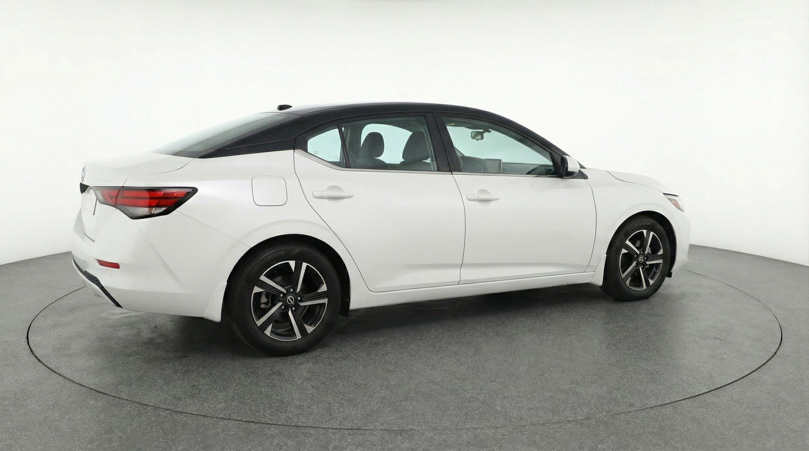 Used 2025 Nissan Sentra SV FWD image 9