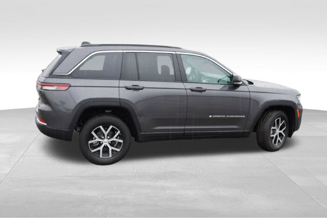 Certified 2024 Jeep Grand Cherokee Limited w/ Luxury Tech Group II AWD/4WD image 5