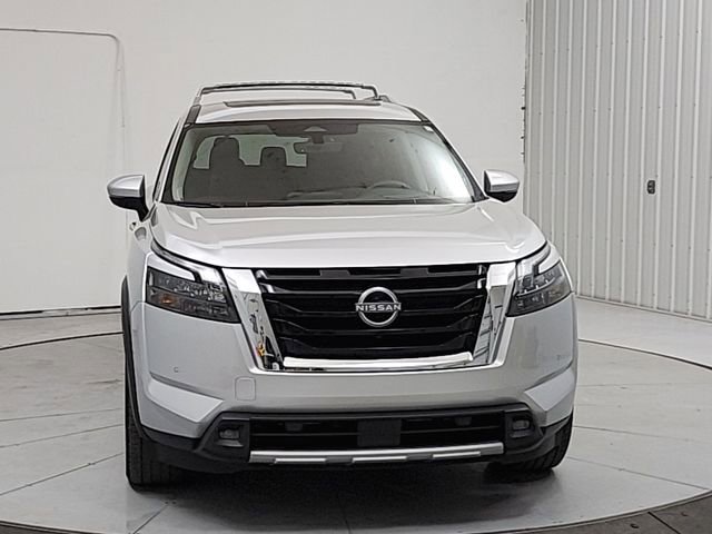 Used 2025 Nissan Pathfinder Platinum w/ Cargo Package image 2