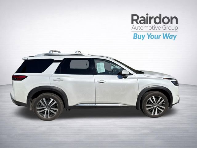 Used 2025 Nissan Pathfinder Platinum w/ Black Appearance Package image 9