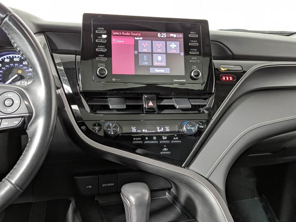 Used 2022 Toyota Camry SE image 17