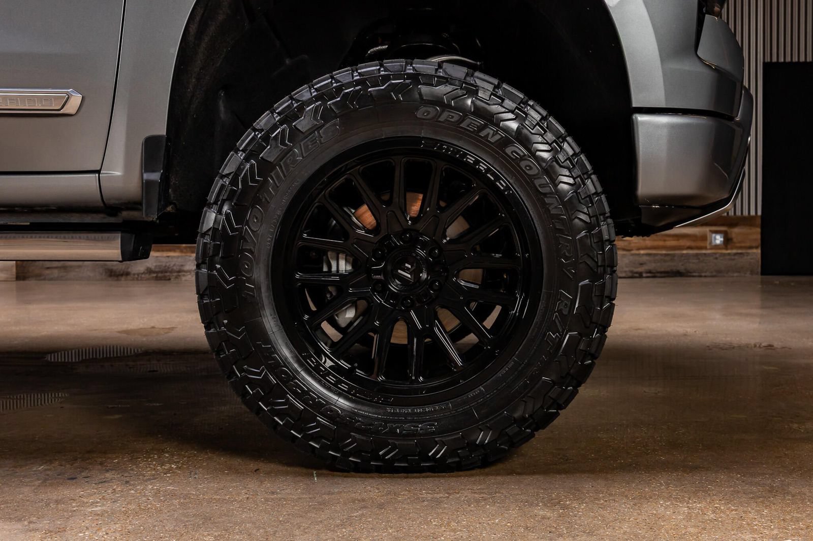 Used 2025 Chevrolet Silverado 1500 High Country AWD/4WD image 12