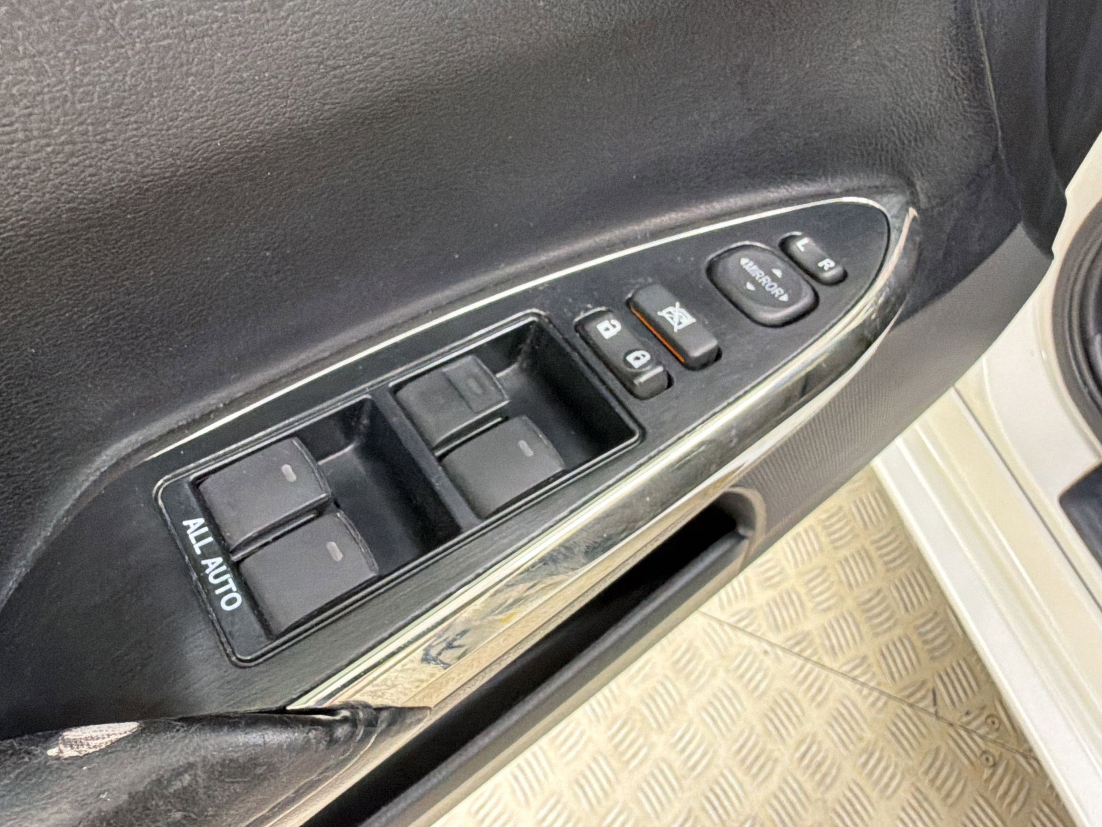 Used 2015 Toyota Avalon XLE image 22