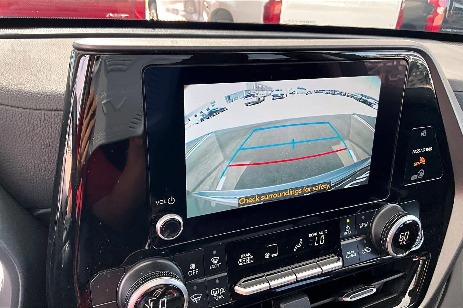 Used 2025 Toyota Highlander LE FWD image 23