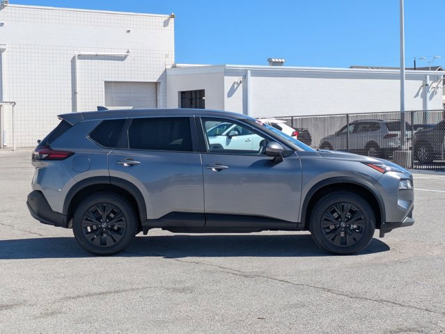 Used 2023 Nissan Rogue SV image 4