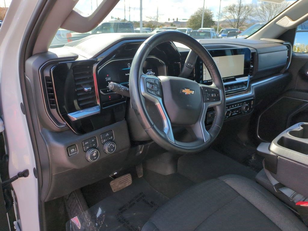 Used 2024 Chevrolet Silverado 1500 LT w/ Z71 Off-Road Package AWD/4WD image 13