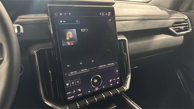 Used 2025 GMC Acadia Elevation image 17