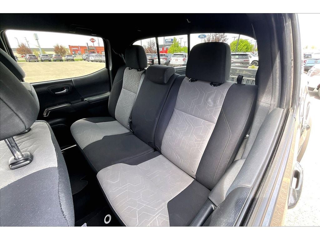 Used 2022 Toyota Tacoma TRD Off-Road AWD/4WD image 28