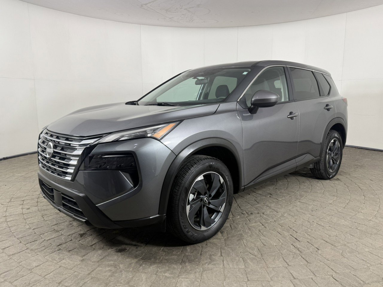 Used 2024 Nissan Rogue SV image 3