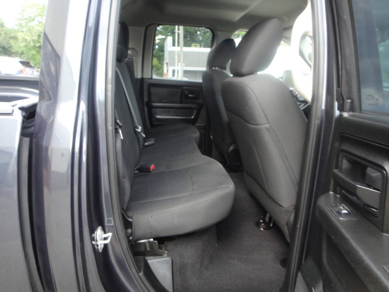 Used 2019 RAM 1500 Express AWD/4WD image 11