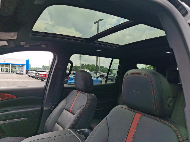 Used 2025 Chevrolet Traverse RS FWD image 14