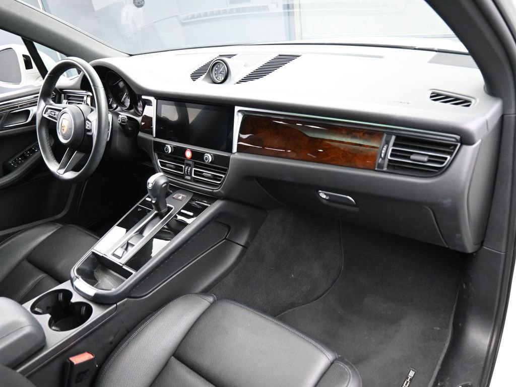 Certified 2022 Porsche Macan image 30