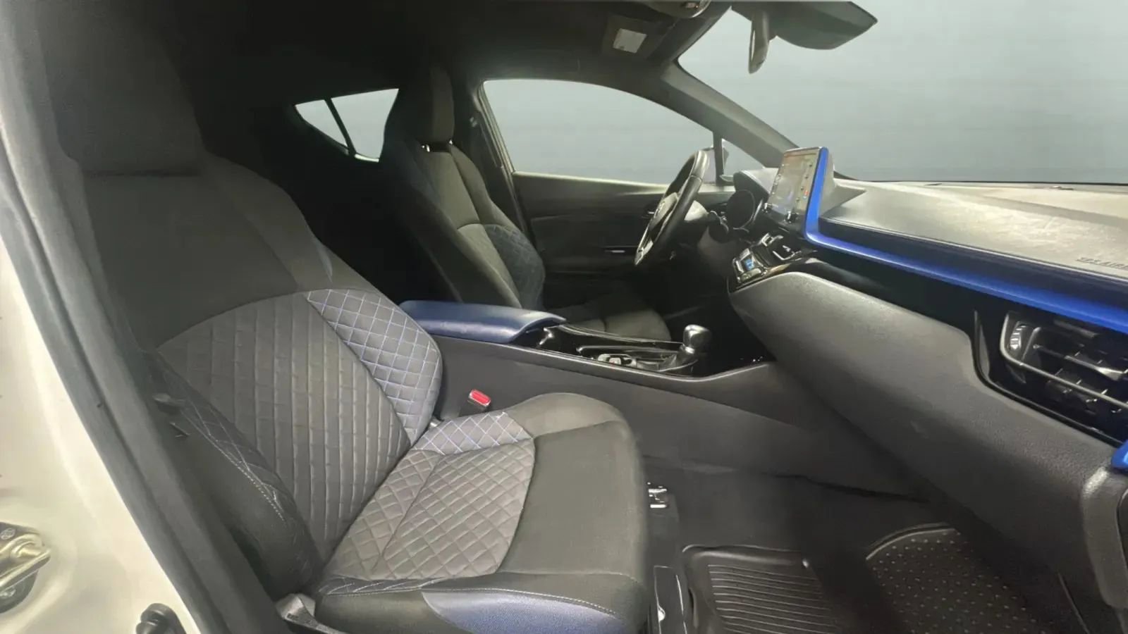 Used 2021 Toyota C-HR XLE FWD image 21