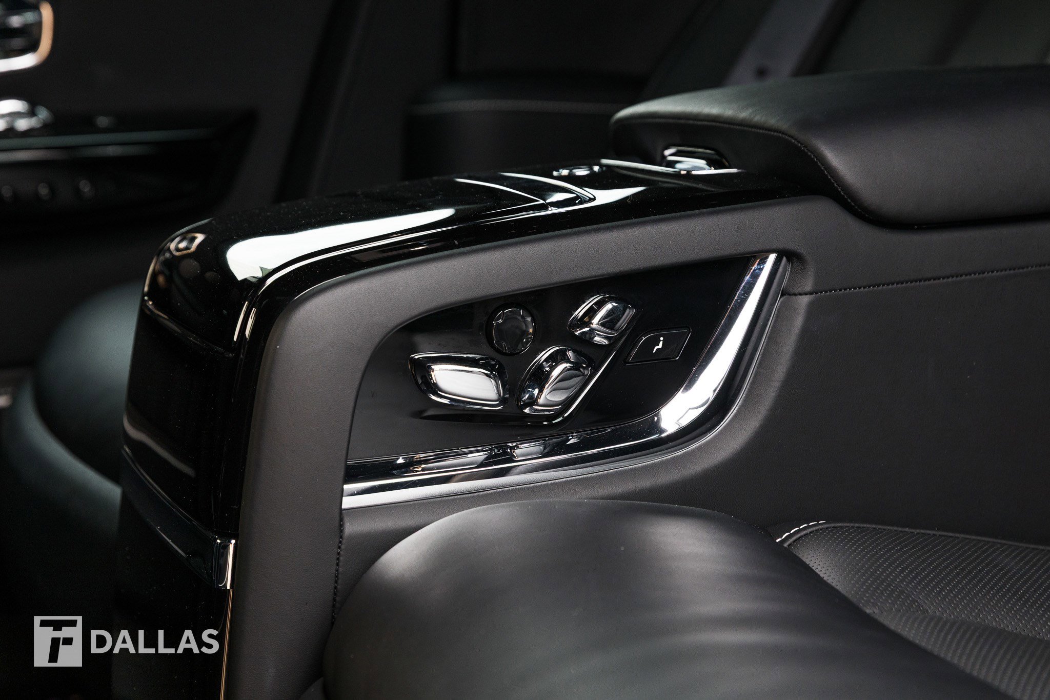 Used 2023 Rolls-Royce Phantom Sedan w/ The Phantom Package image 38