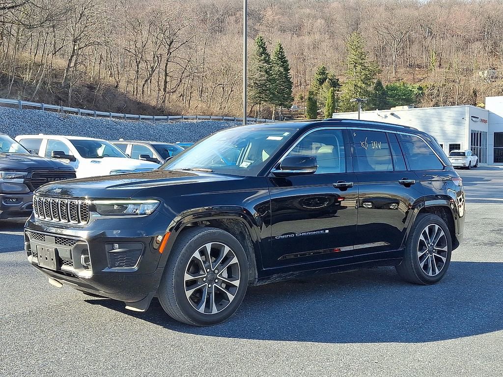 Used 2023 Jeep Grand Cherokee Overland AWD/4WD image 6