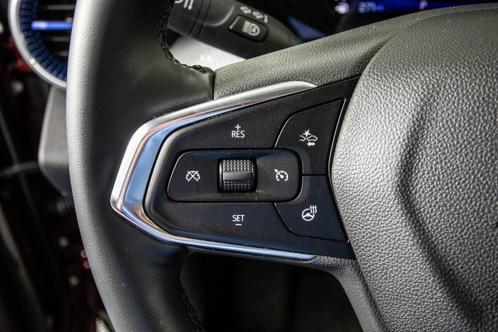 Used 2025 Chevrolet Trax LT w/ LT Convenience Package image 20