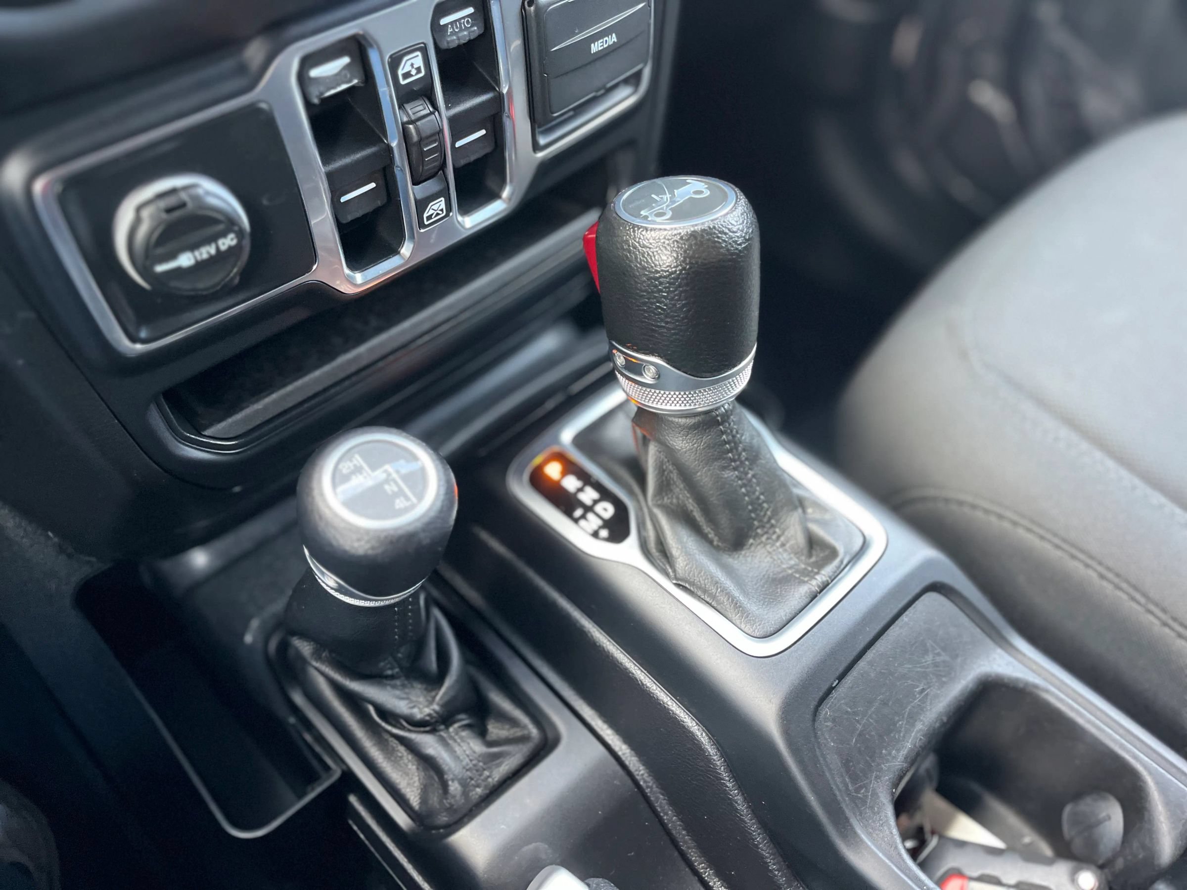 Used 2018 Jeep Wrangler Unlimited Sport S AWD/4WD image 22