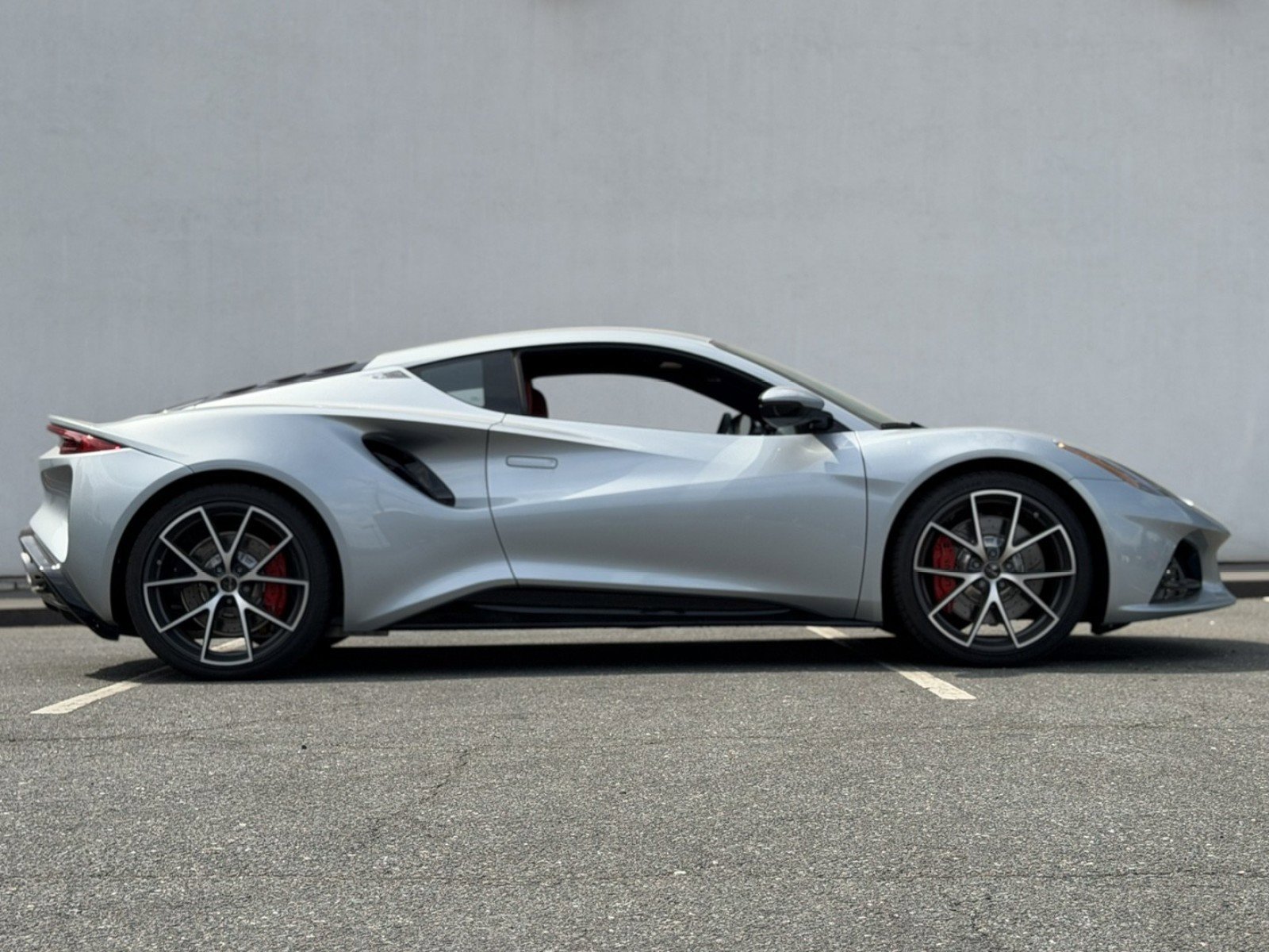 Used 2025 Lotus Emira RWD image 8