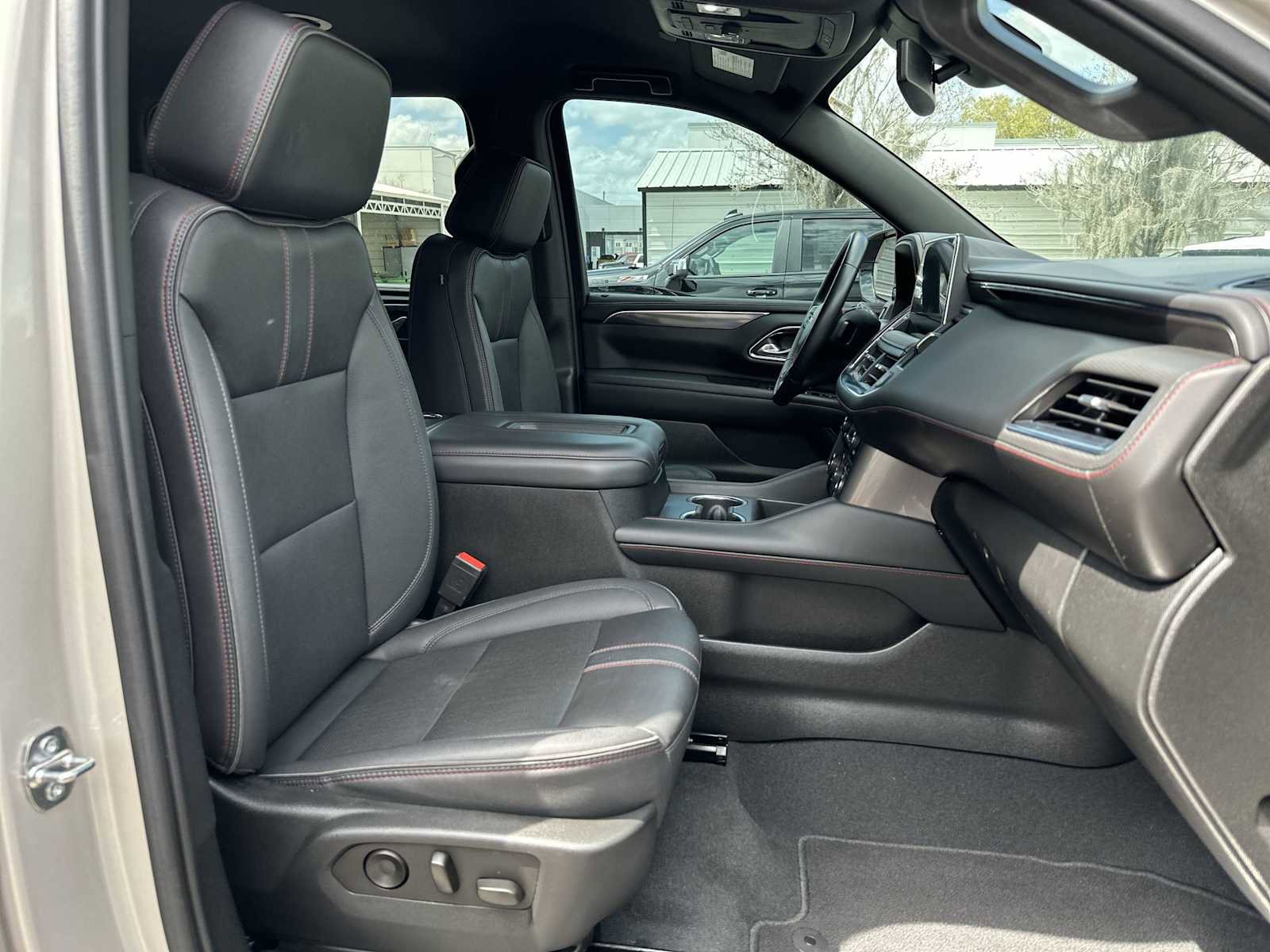 Used 2023 Chevrolet Suburban RST AWD/4WD image 19