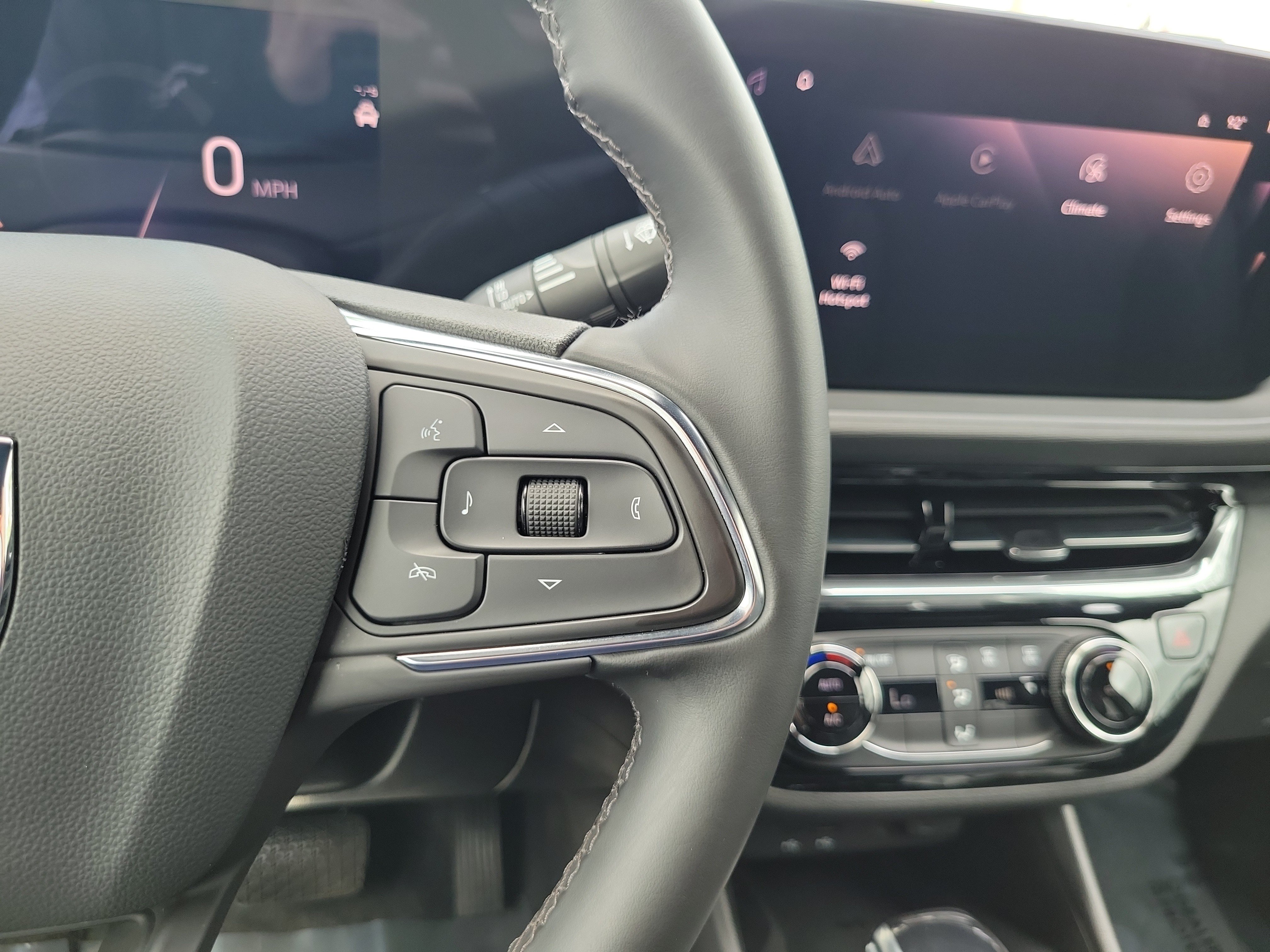 Used 2025 Buick Envista Sport Touring w/ Convenience II Package FWD image 20