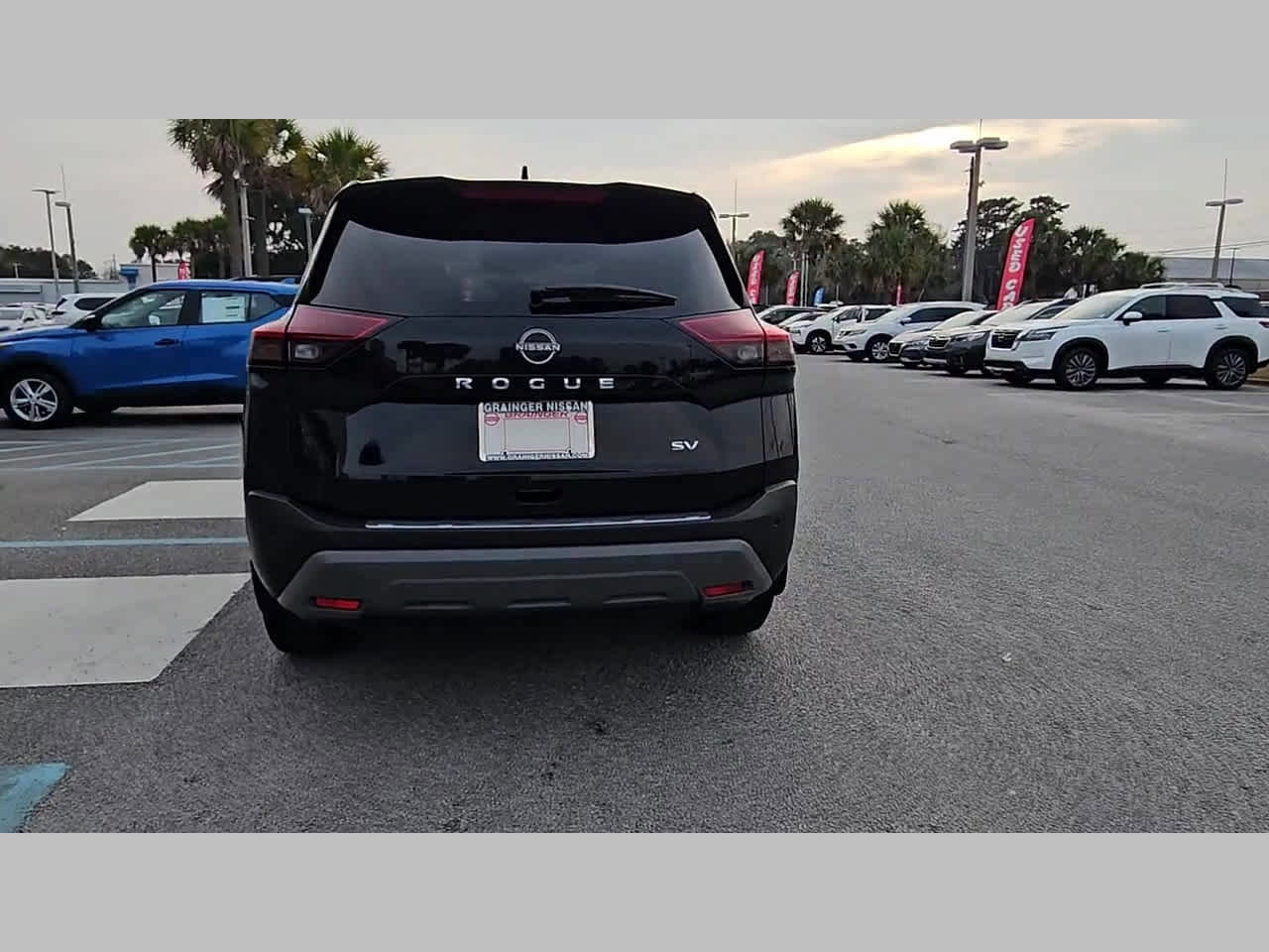 Used 2023 Nissan Rogue SV image 28