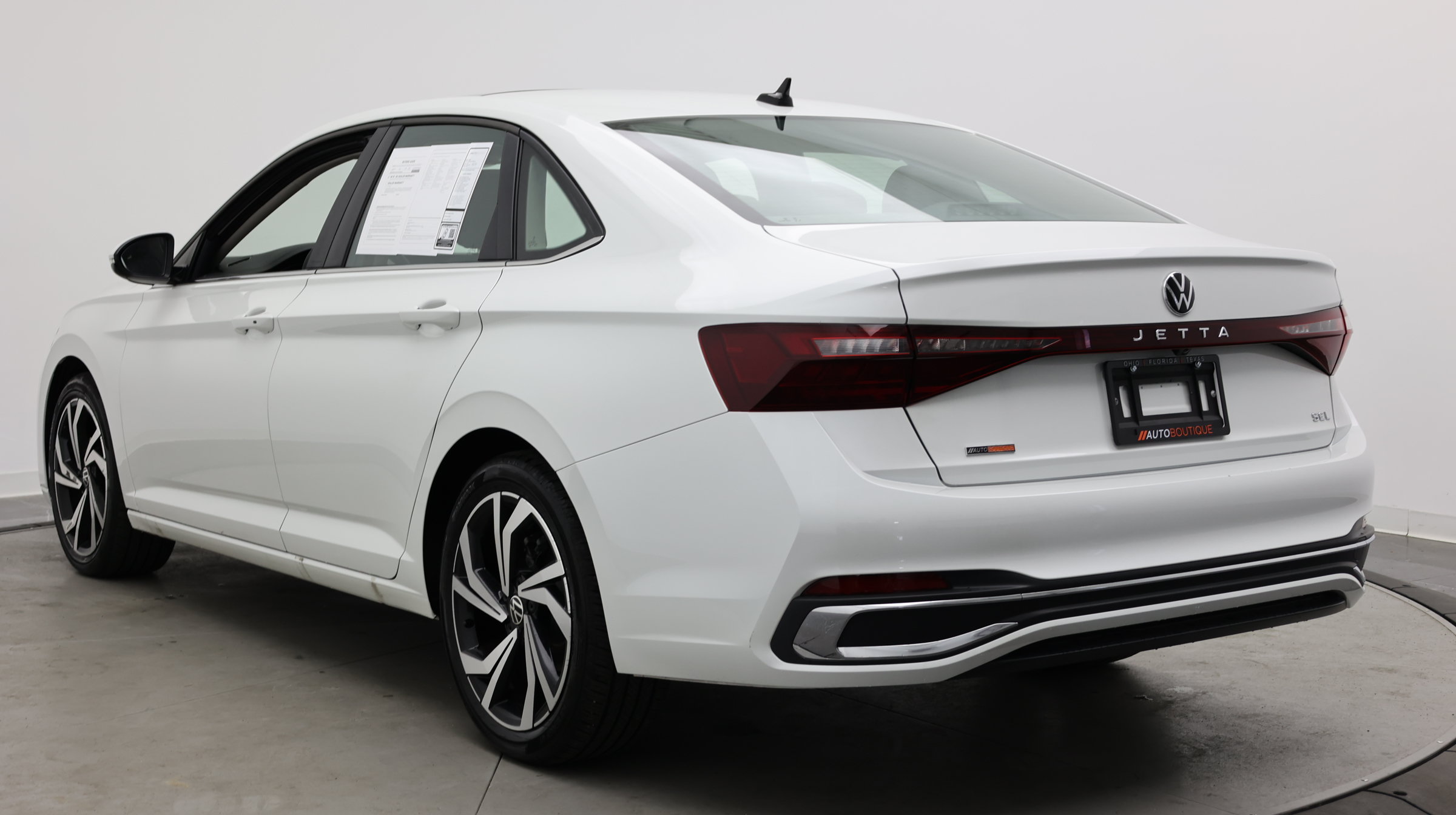 Used 2026 Volkswagen Jetta SEL FWD image 6
