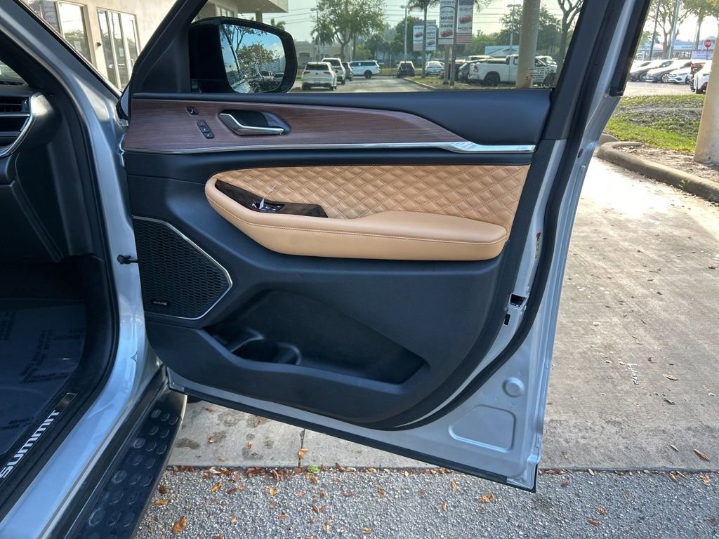 Used 2025 Jeep Grand Cherokee L Summit w/ Advanced Protech Group IV image 26