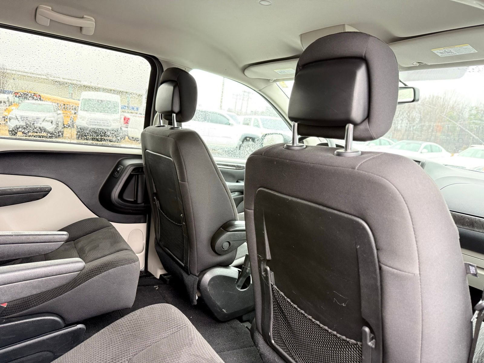 Used 2018 Dodge Grand Caravan SE w/ UConnect Hands-Free Group image 21