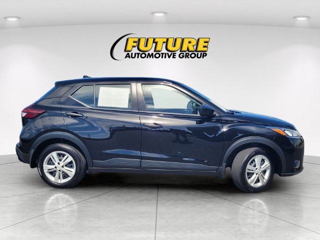 Certified 2025 Nissan Kicks Play S FWD image 3