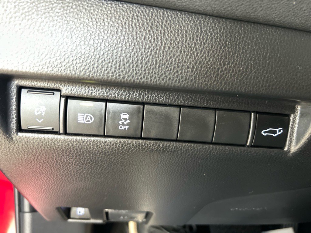 Used 2022 Toyota Venza XLE image 27