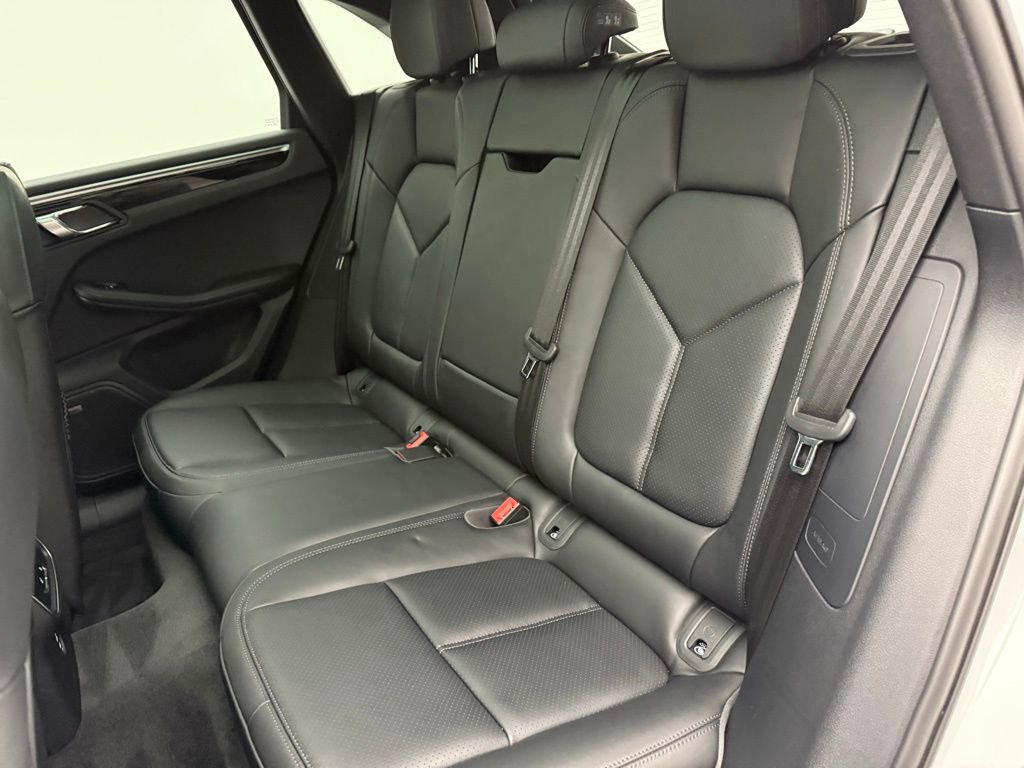 Used 2024 Porsche Macan image 26
