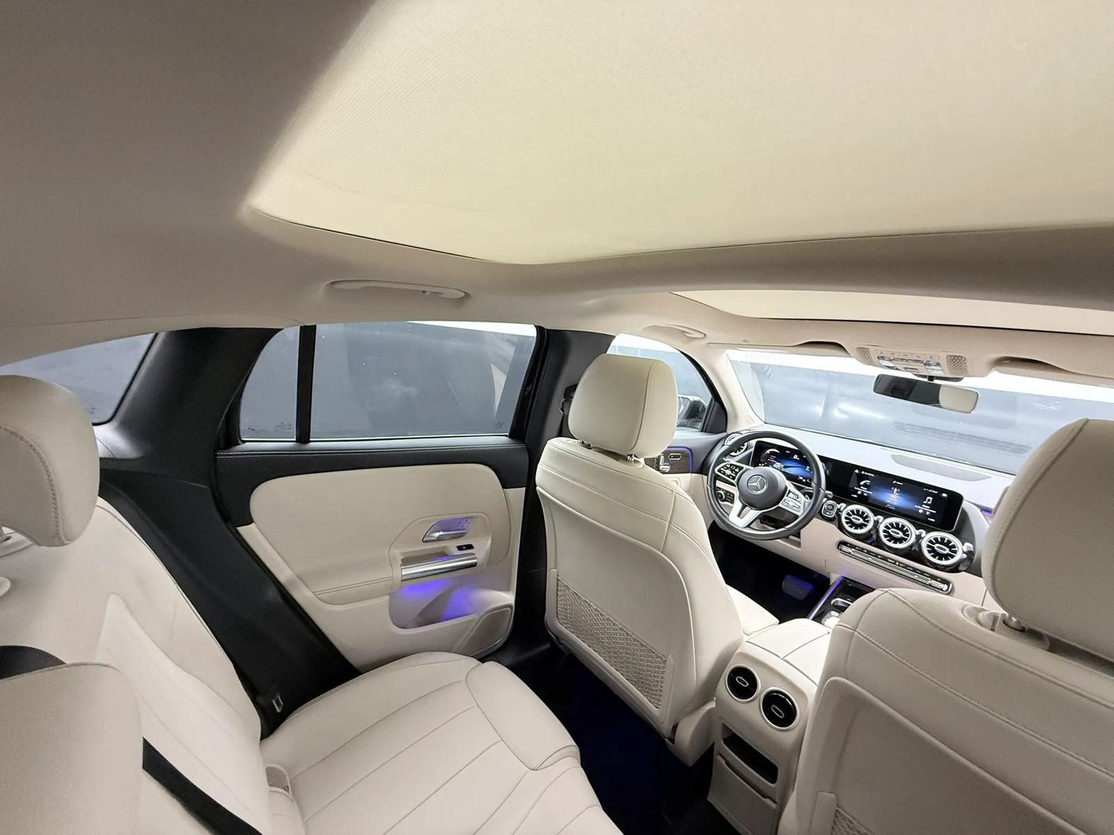 Used 2021 Mercedes-Benz GLA 250 4MATIC w/ Premium Package image 16