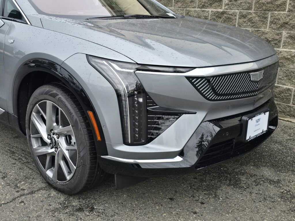 New 2026 Cadillac Optiq Luxury 2 image 13