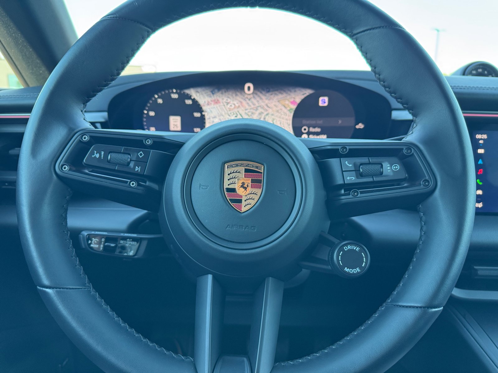 Used 2025 Porsche Macan Electric RWD image 9
