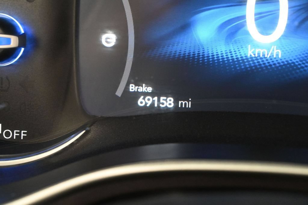 Used 2023 Chrysler Pacifica Touring-L FWD image 32